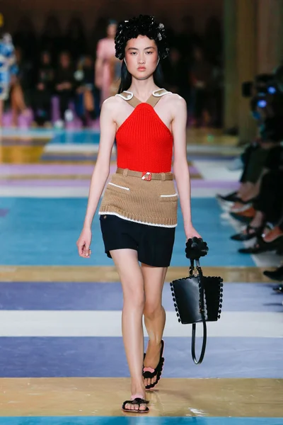 Look 15